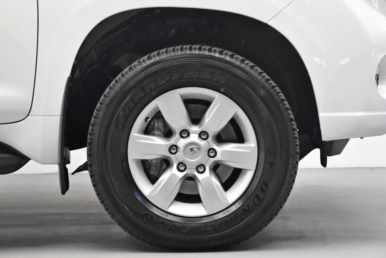 2016 Toyota Landcruiser Prado Gallery Image 22