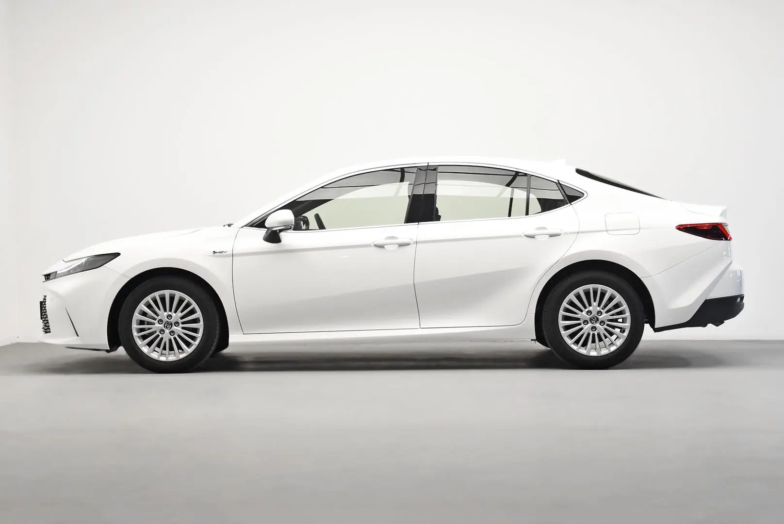 2024 Toyota Camry Gallery Image 4