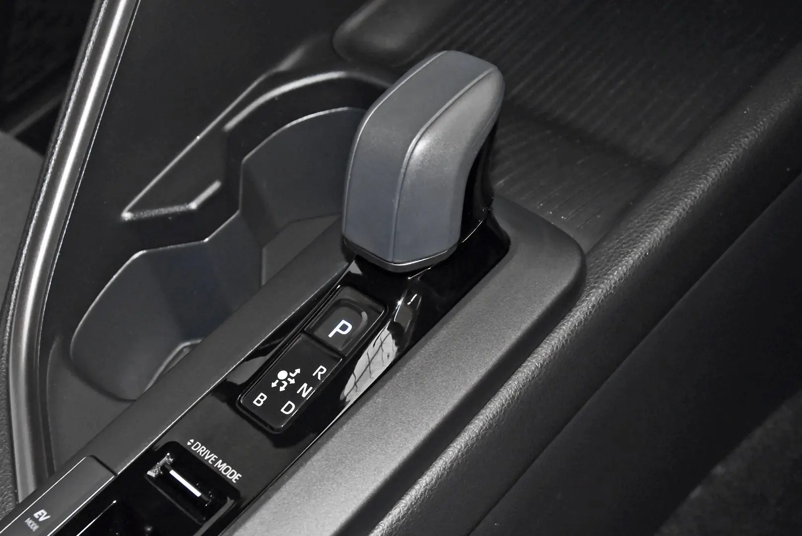 2024 Toyota C-HR Gallery Image 13