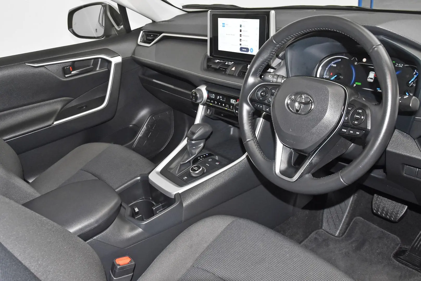 2025 Toyota RAV4 Gallery Image 9