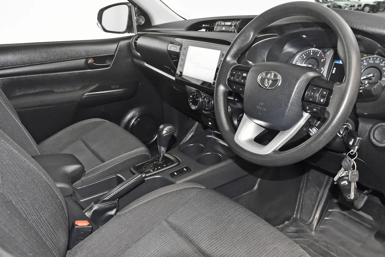 2022 Toyota Hilux Gallery Image 8