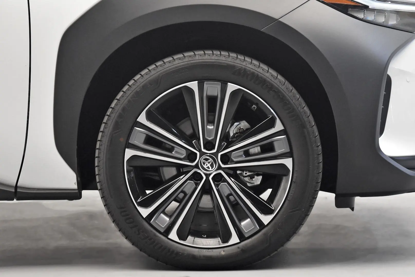 2024 Toyota bZ4X Gallery Image 23