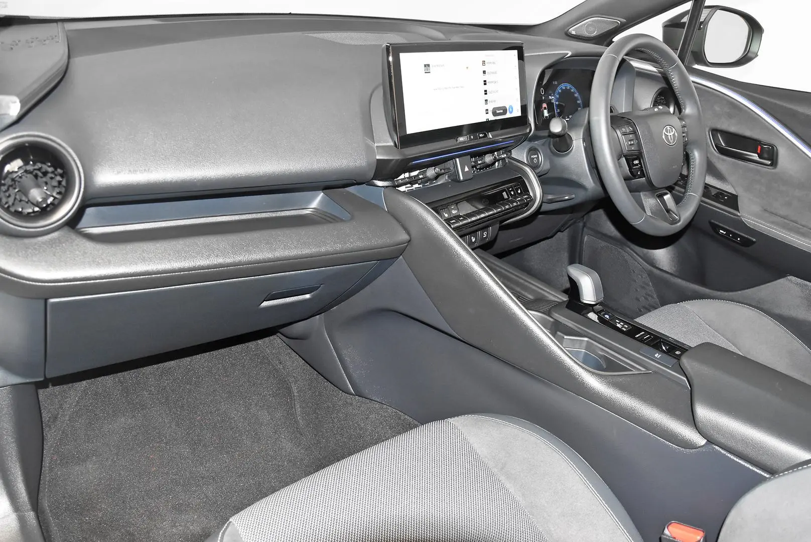 2023 Toyota C-HR Gallery Image 18