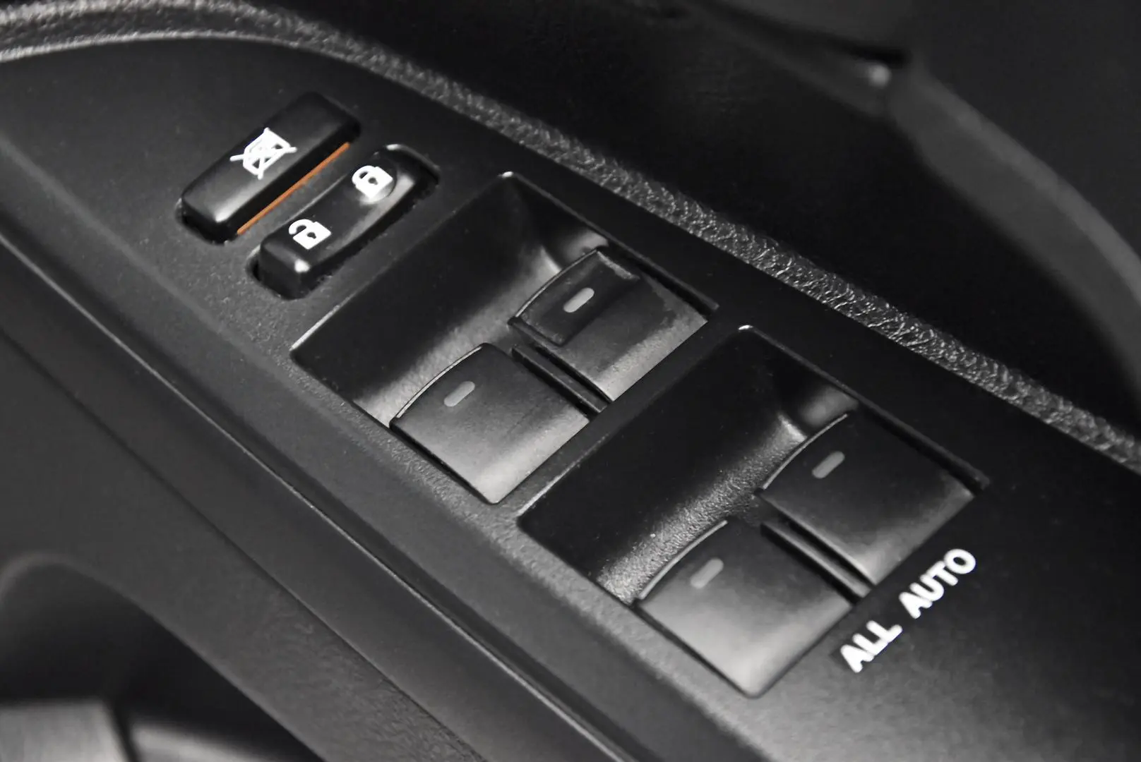 2010 Toyota Landcruiser Gallery Image 8