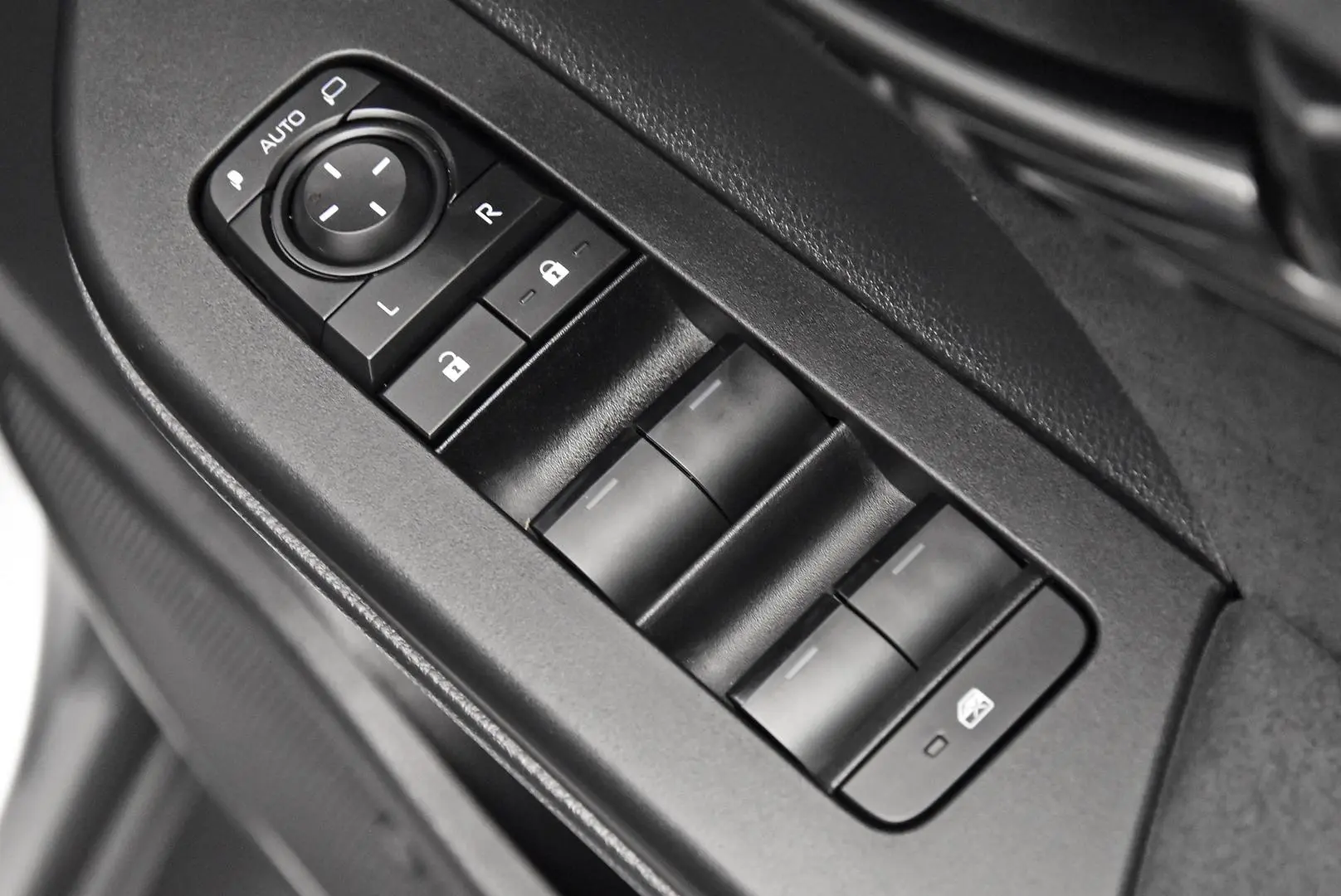 2024 Toyota C-HR Gallery Image 10