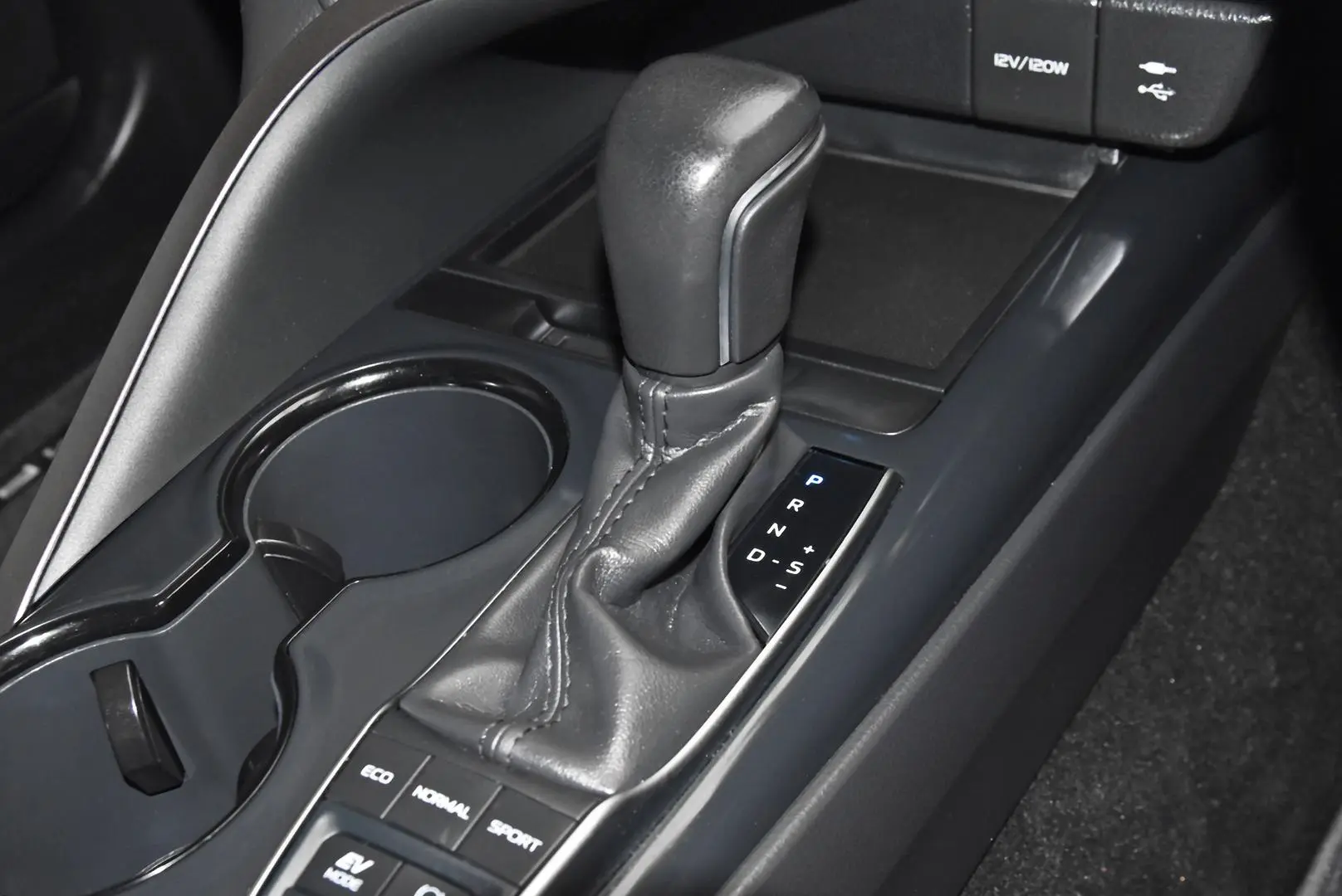 2020 Toyota Camry Gallery Image 13