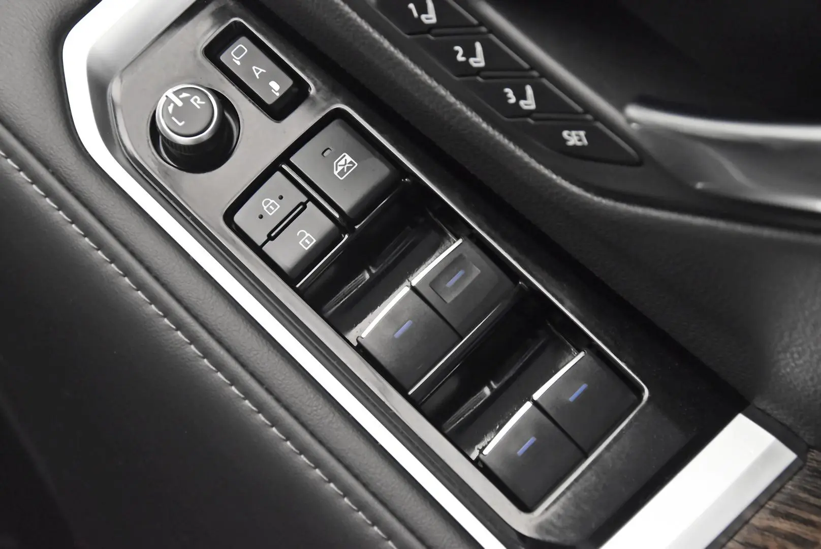 2022 Toyota Landcruiser Gallery Image 9