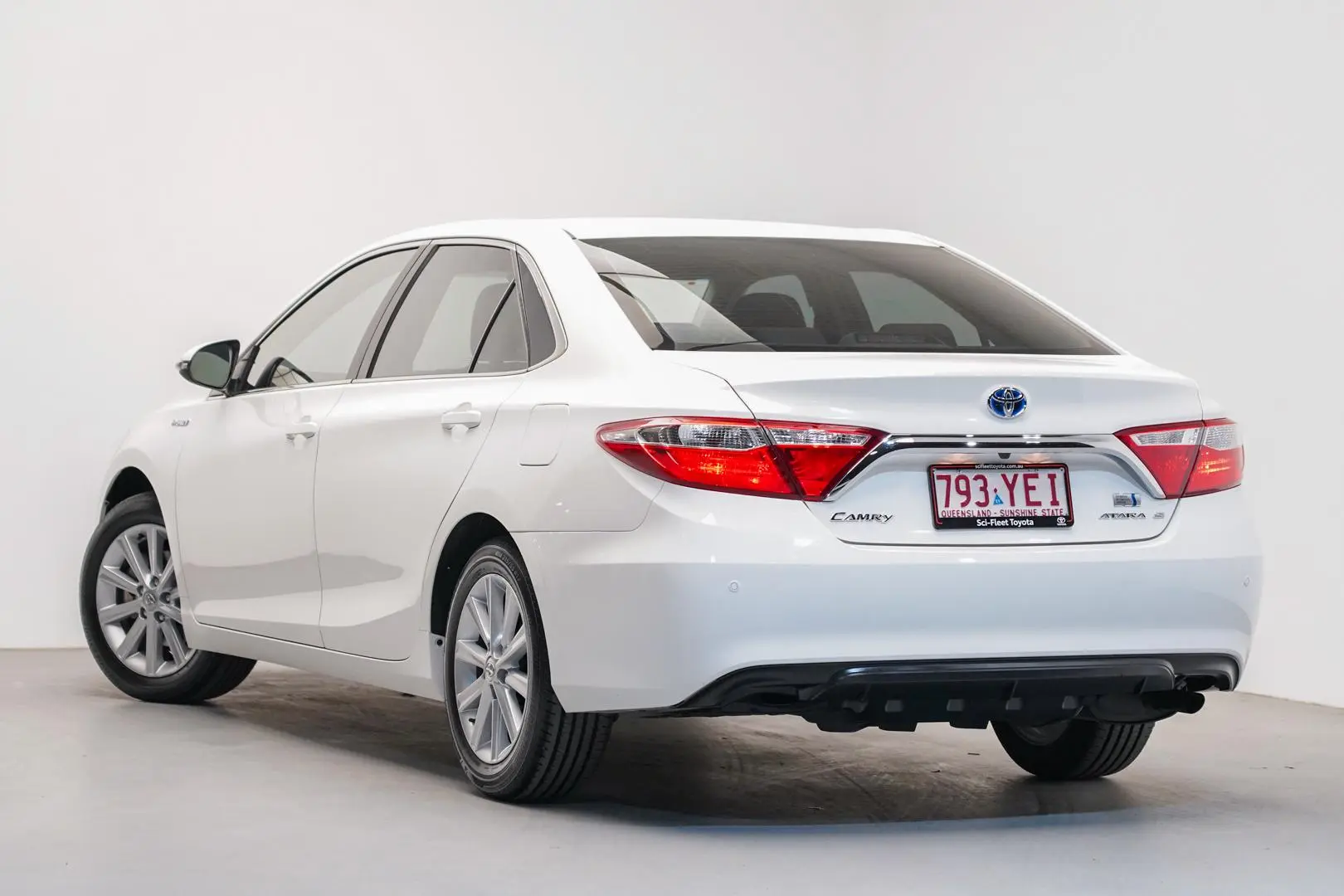 2017 Toyota Camry Gallery Image 4