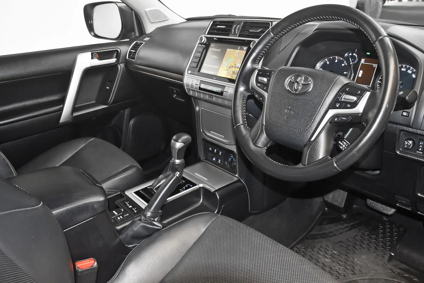 2019 Toyota Landcruiser Prado Gallery Image 7