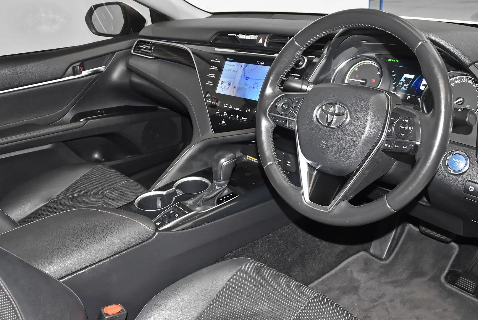 2017 Toyota Camry Gallery Image 8