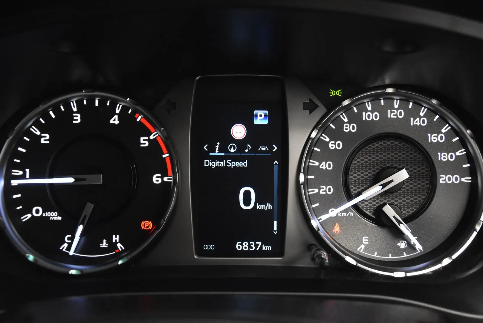 2025 Toyota Hilux Gallery Image 10