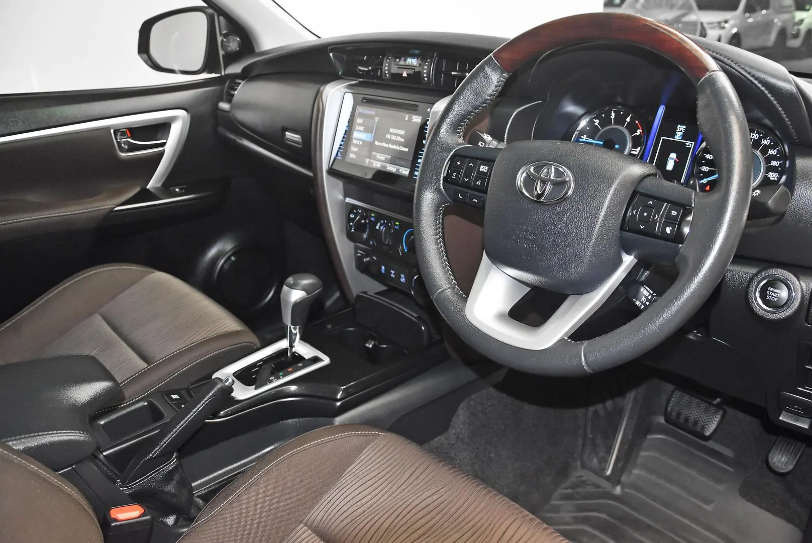 2016 Toyota Fortuner Gallery Image 7