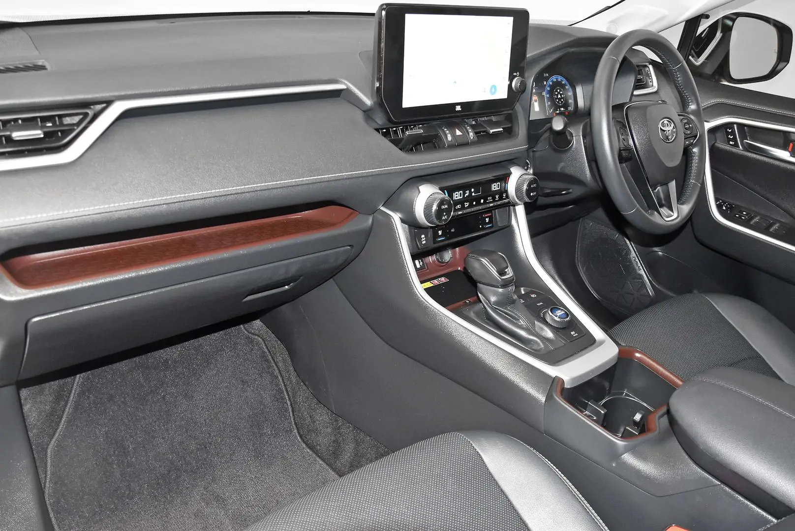 2024 Toyota RAV4 Gallery Image 17