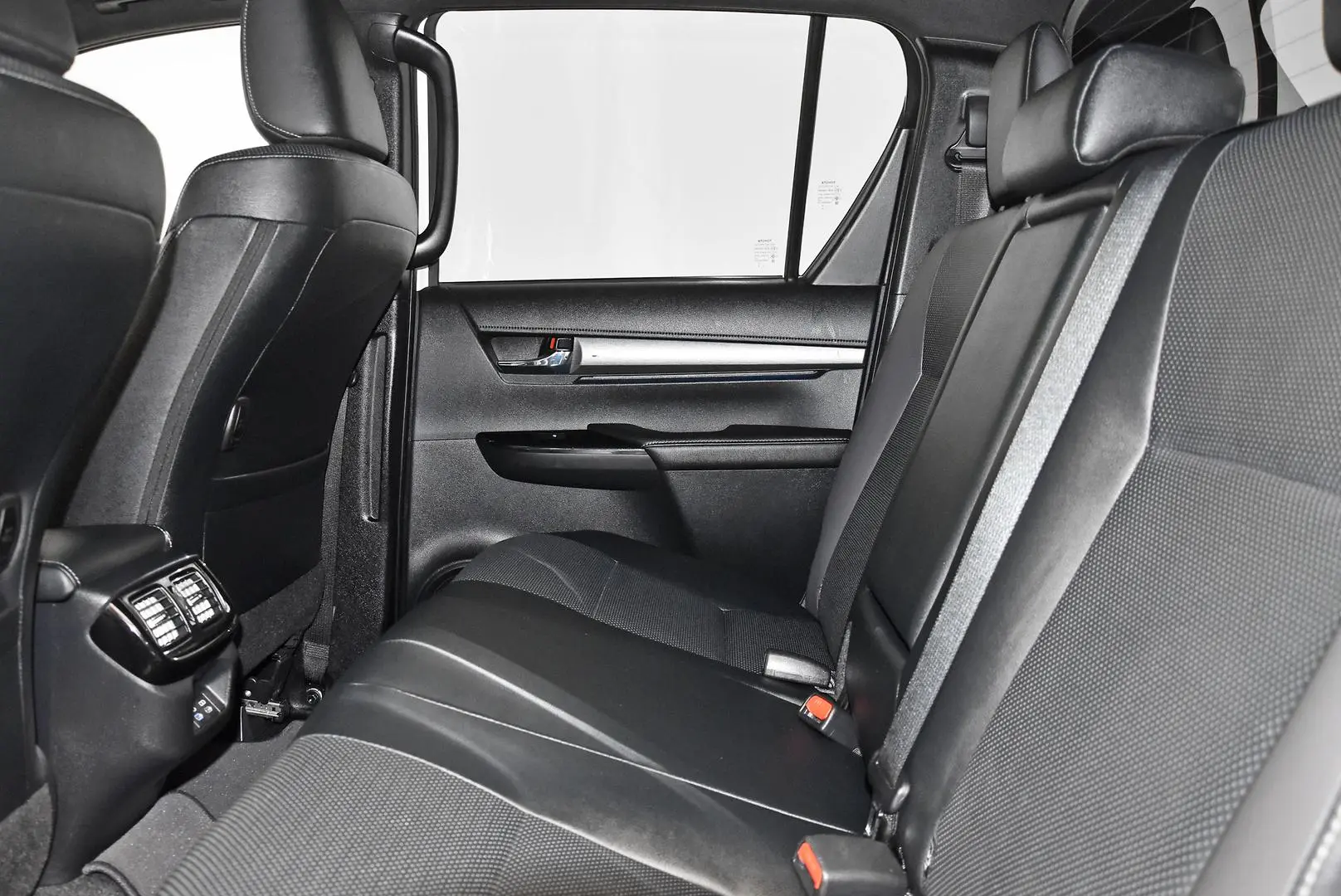 2024 Toyota Hilux Gallery Image 19