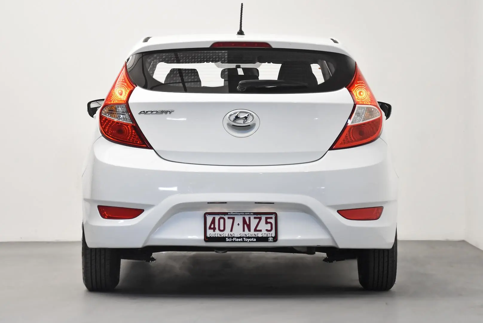 2016 Hyundai Accent Gallery Image 6
