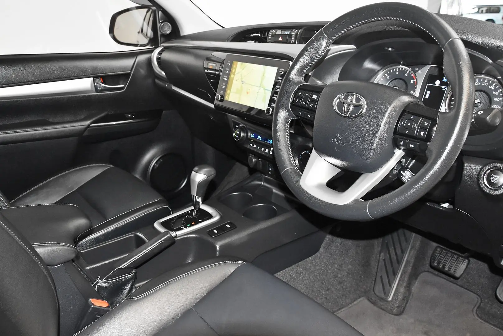 2023 Toyota Hilux Gallery Image 8