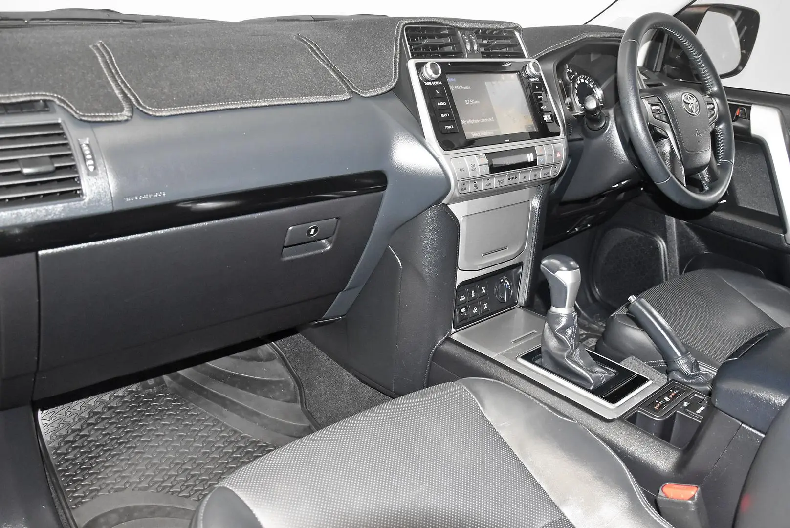 2018 Toyota Landcruiser Prado Gallery Image 15