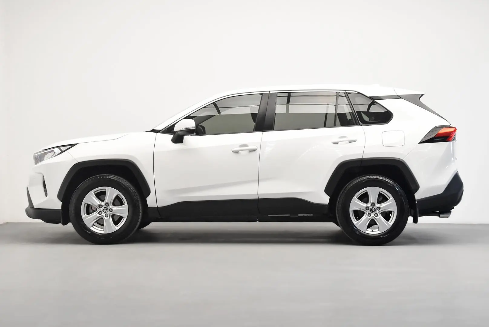 2019 Toyota RAV4 Gallery Image 4