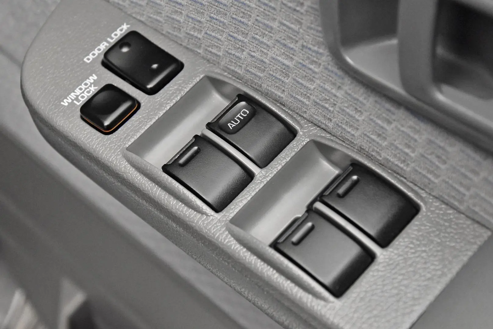 2016 Toyota Landcruiser Gallery Image 9