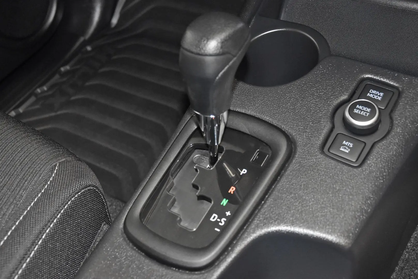 2024 Toyota Hilux Gallery Image 13