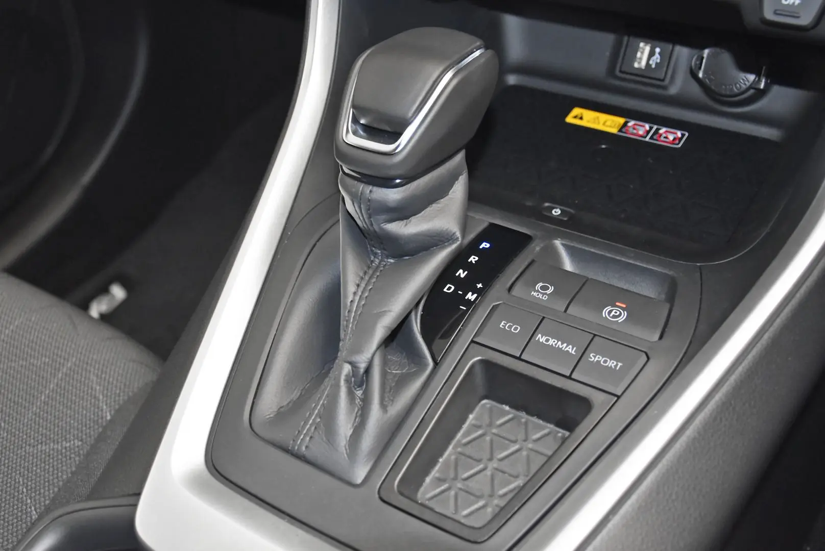 2024 Toyota RAV4 Gallery Image 12
