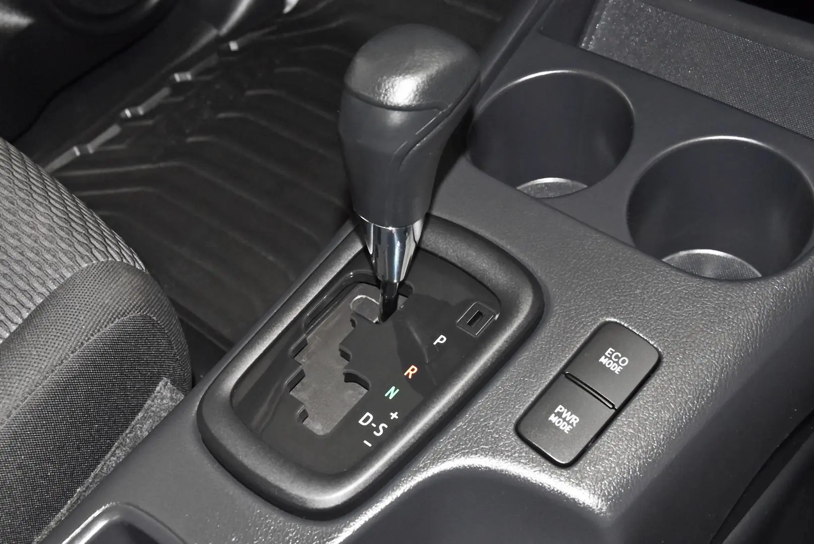 2020 Toyota Hilux Gallery Image 12