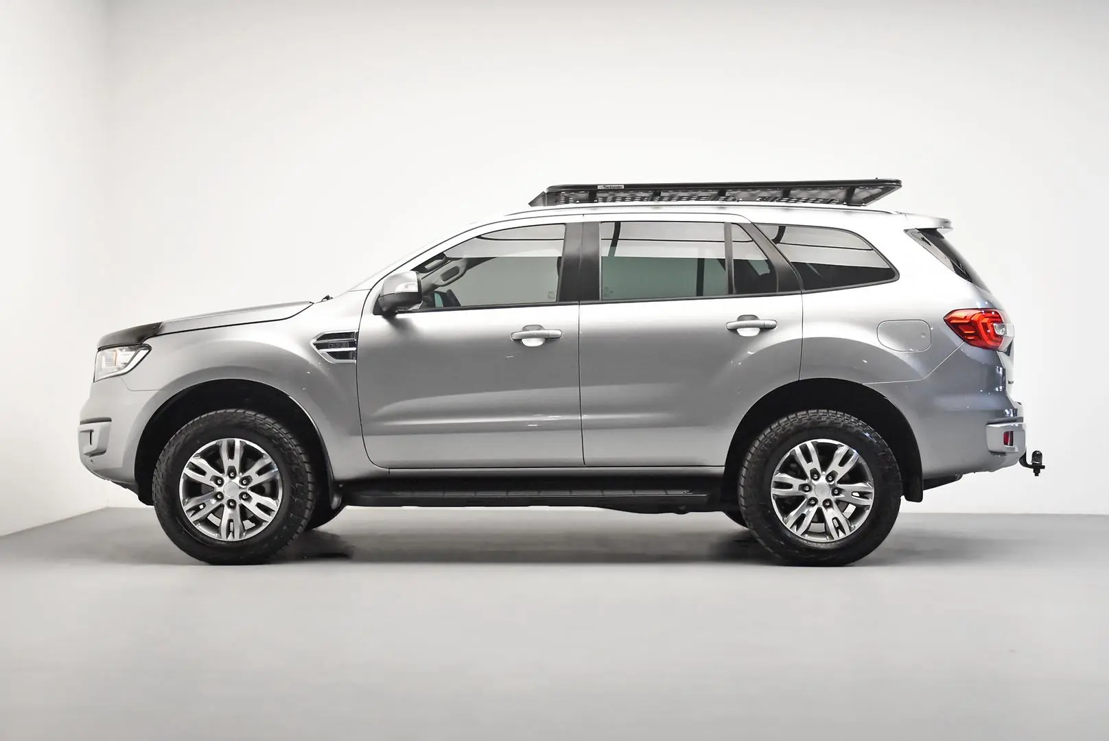 2018 Ford Everest Gallery Image 4