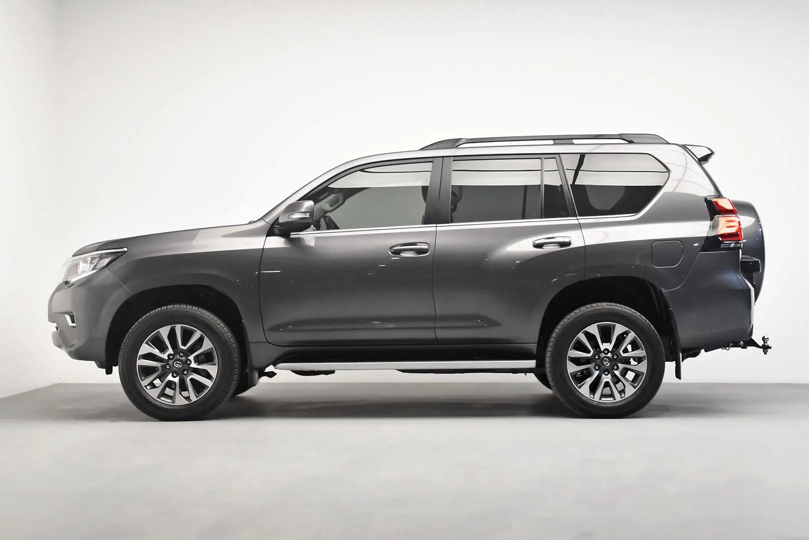 2023 Toyota Landcruiser Prado Gallery Image 4