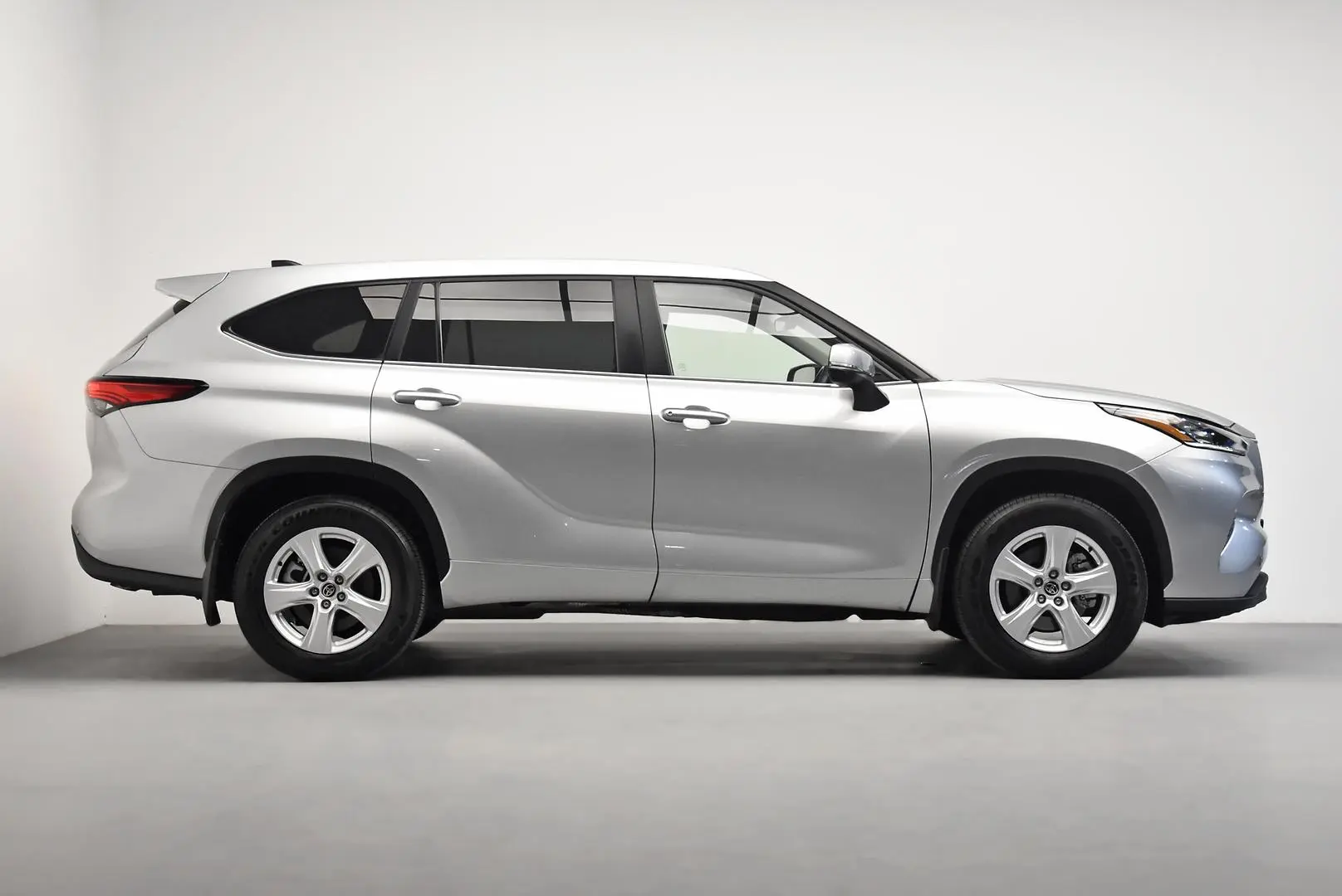 2023 Toyota Kluger Gallery Image 3
