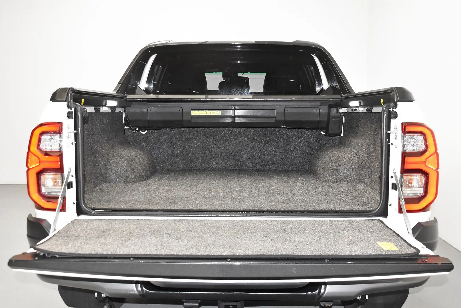 2023 Toyota Hilux Gallery Image 21