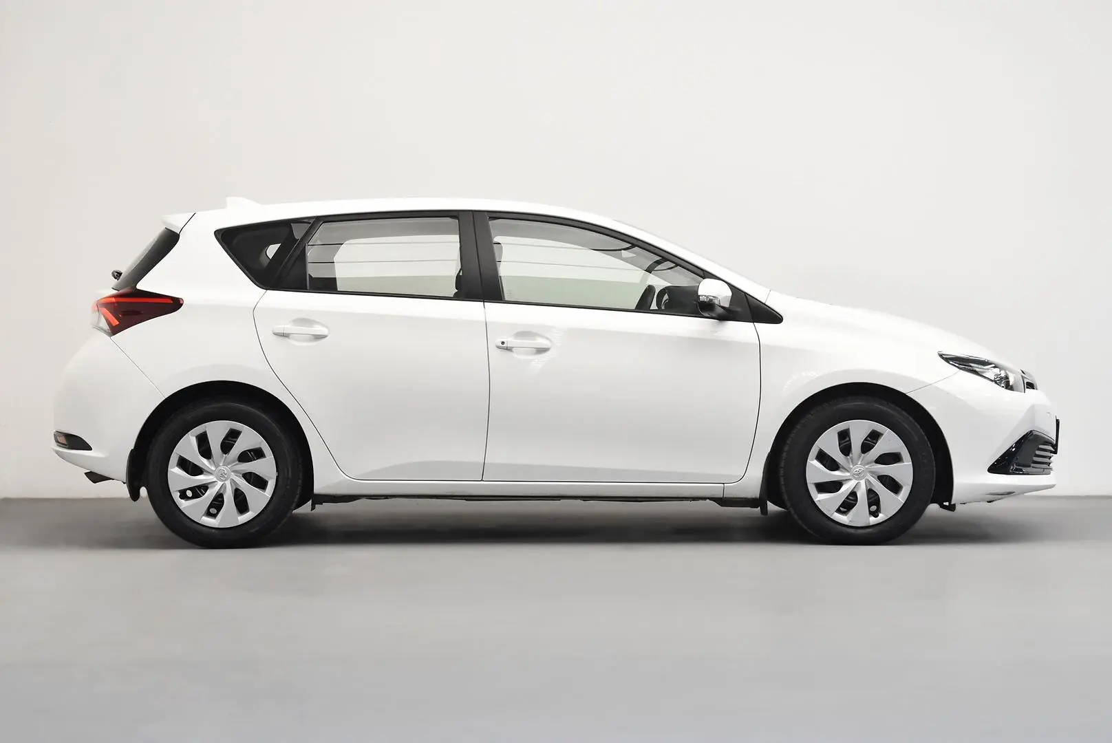 2015 Toyota Corolla Gallery Image 3