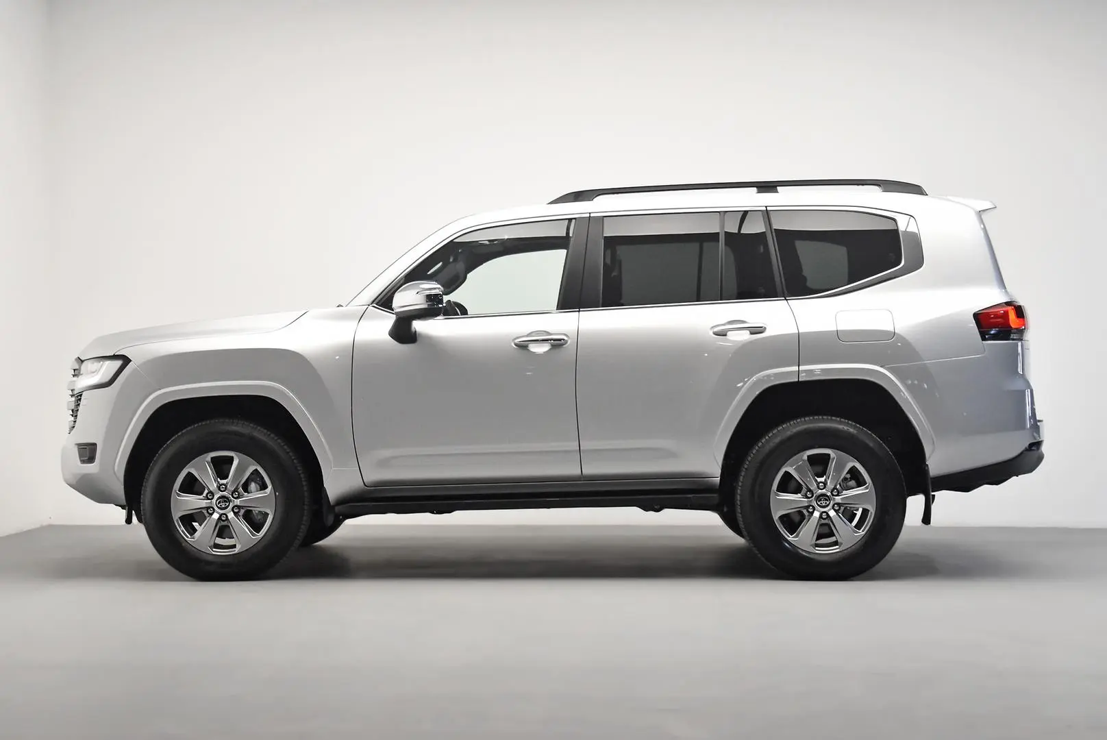 2025 Toyota Landcruiser Gallery Image 4