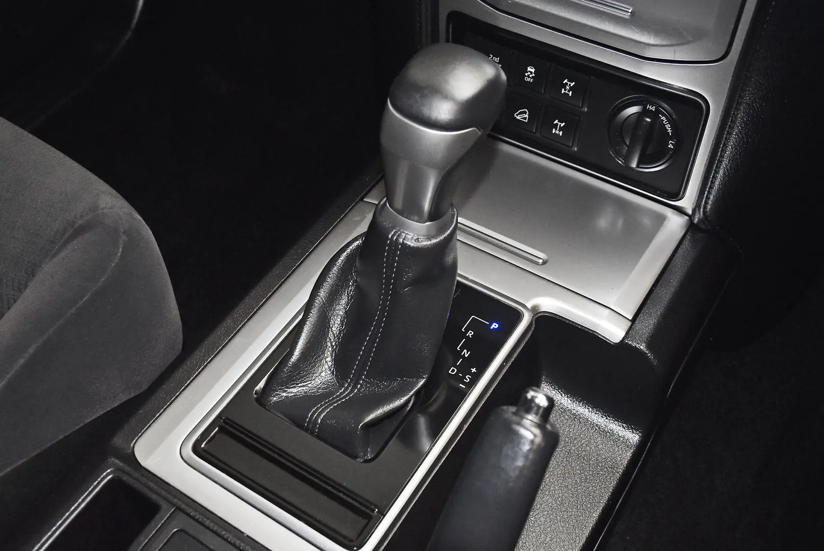 2021 Toyota Landcruiser Prado Gallery Image 12