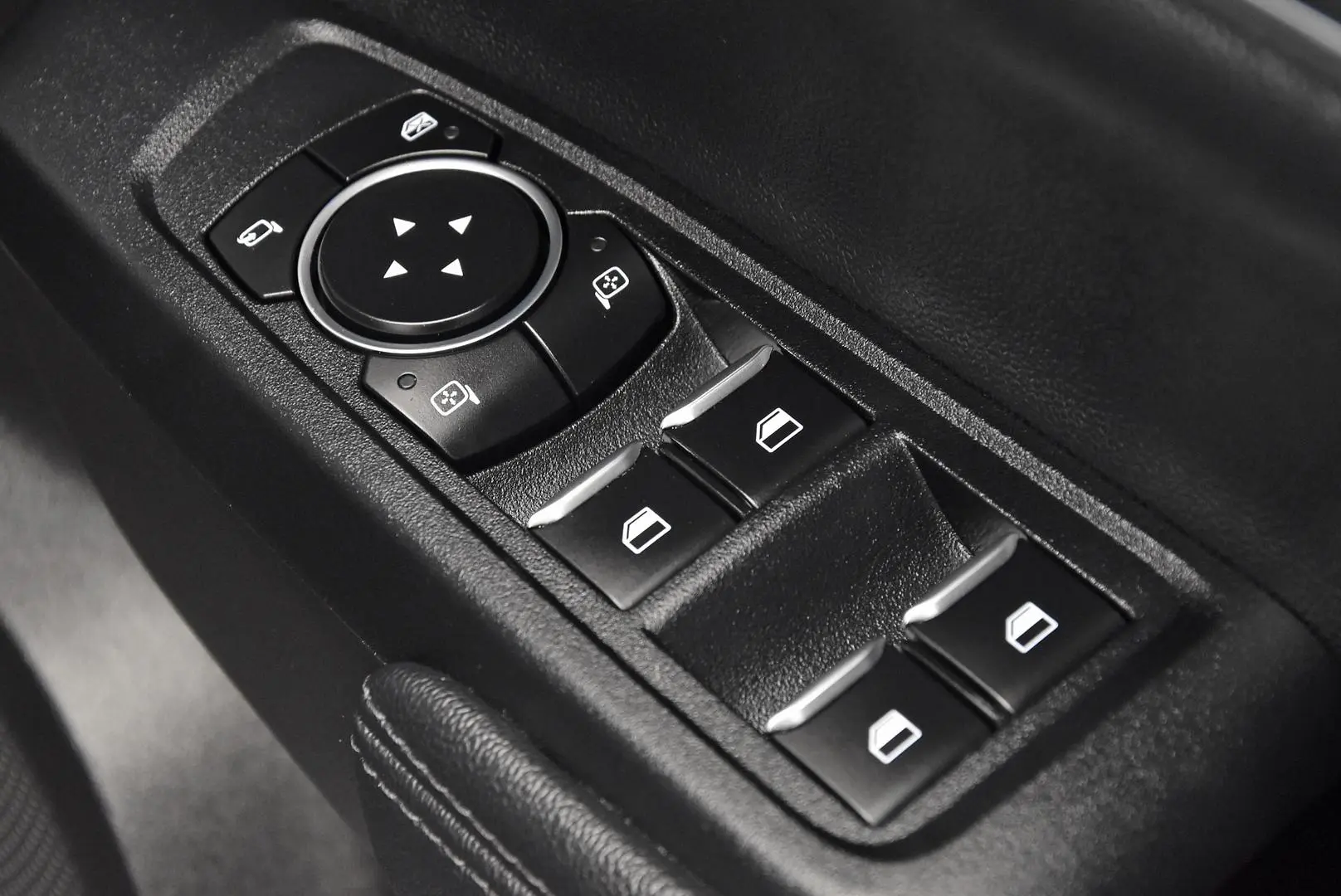 2025 Ford Everest Gallery Image 9