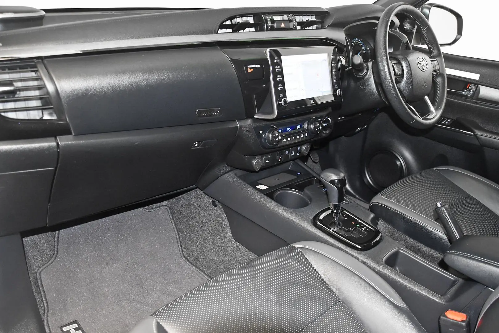 2024 Toyota Hilux Gallery Image 17