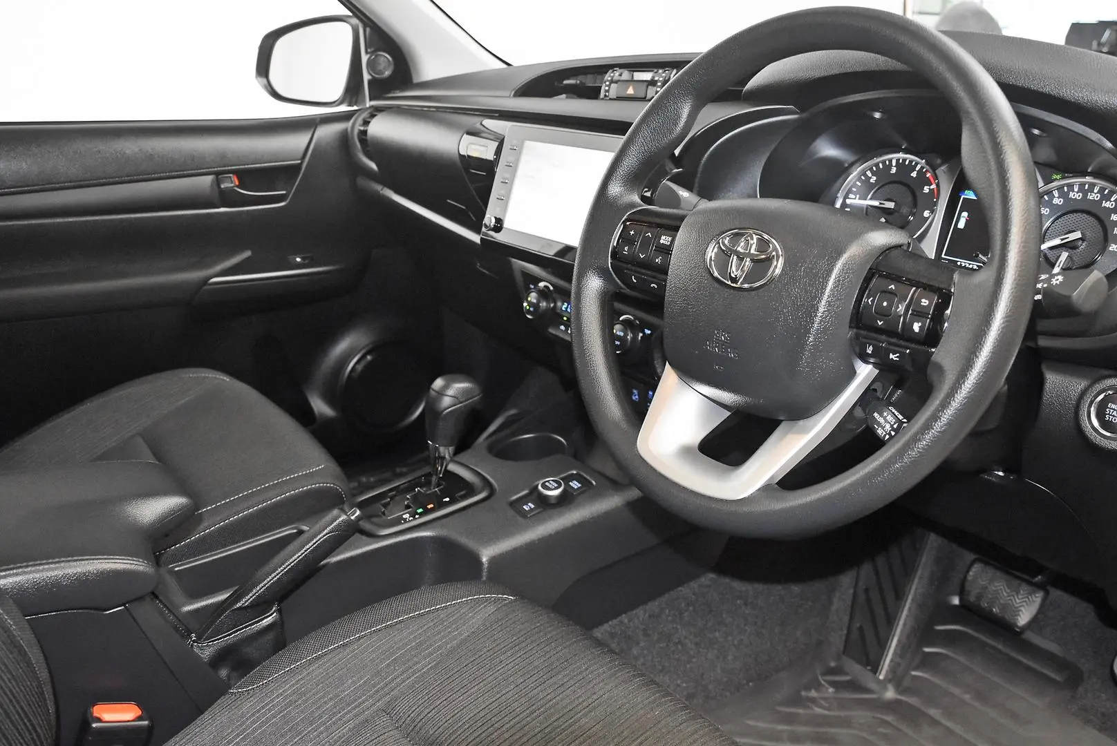 2024 Toyota Hilux Gallery Image 8