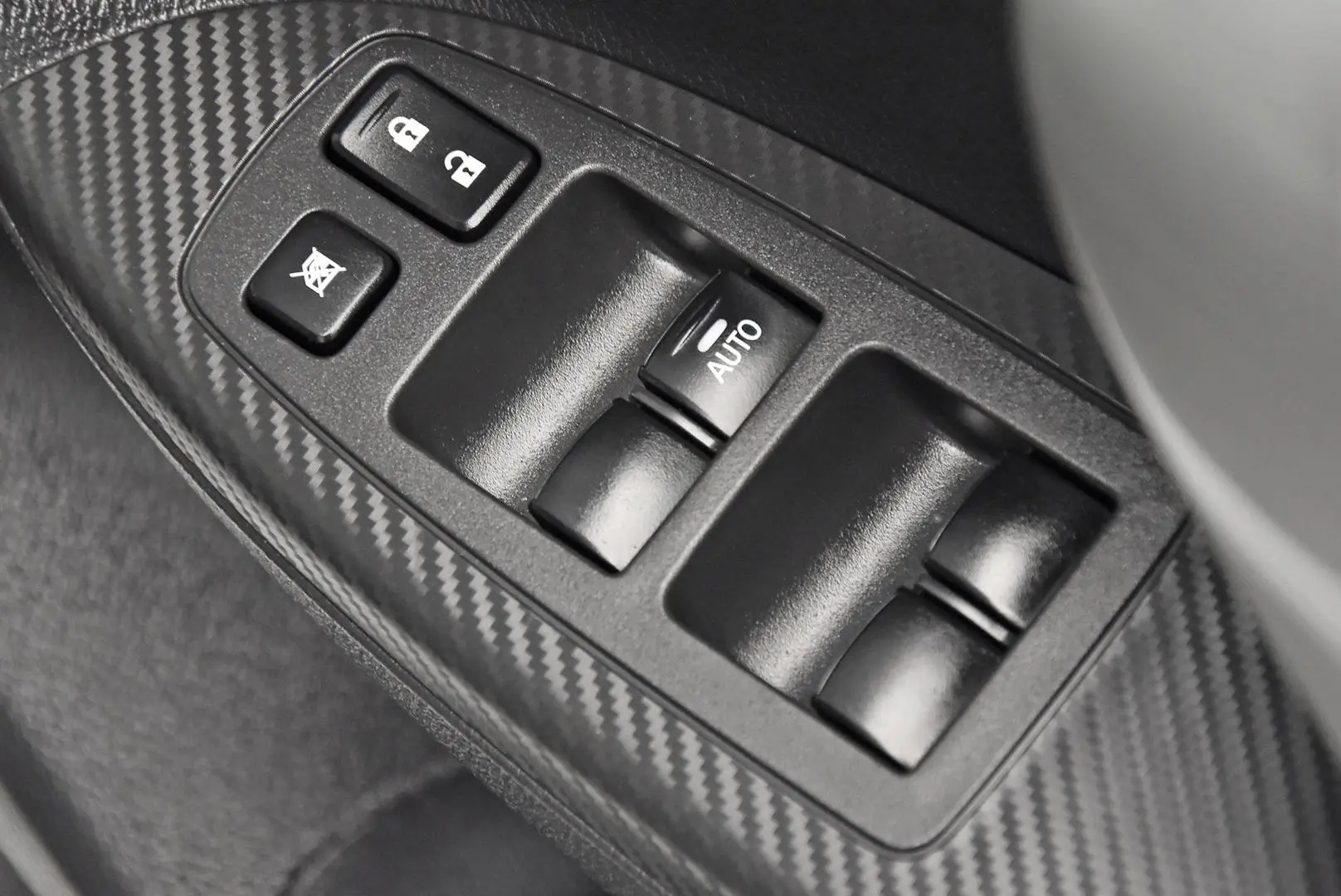 2018 Mitsubishi Eclipse Cross Gallery Image 9