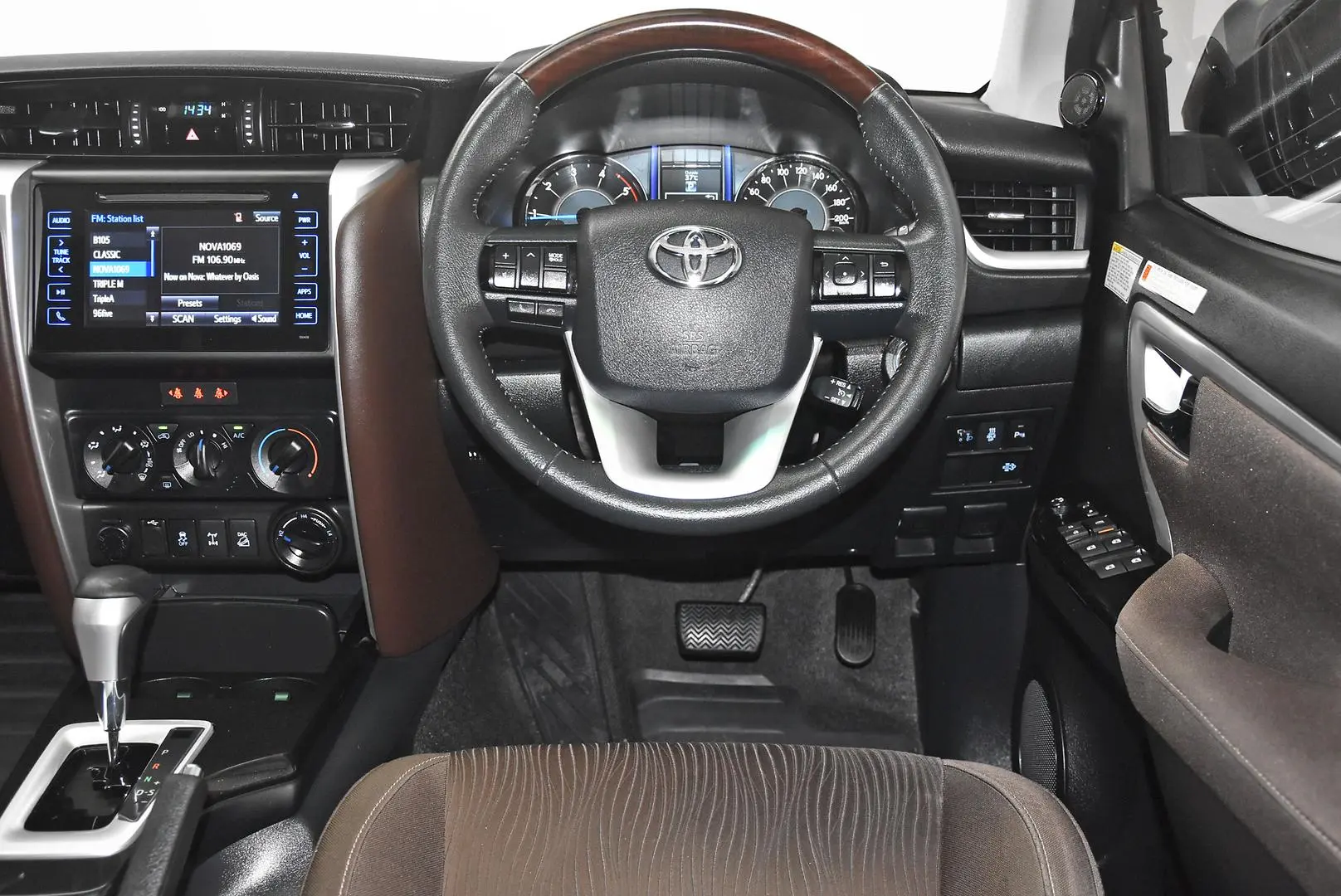 2016 Toyota Fortuner Gallery Image 13