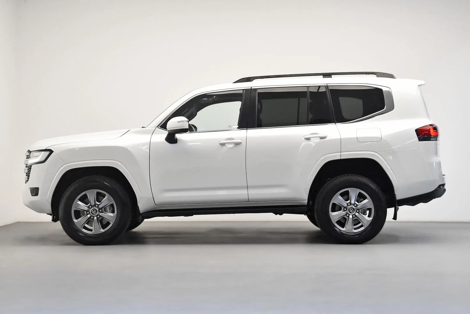 2022 Toyota Landcruiser Gallery Image 4