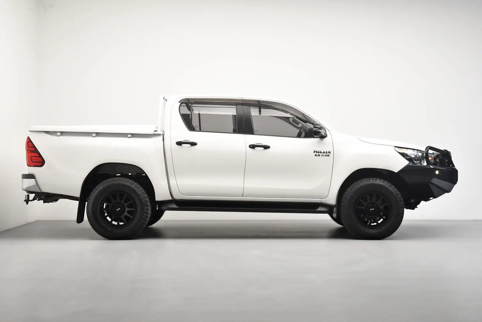 2018 Toyota Hilux Gallery Image 3