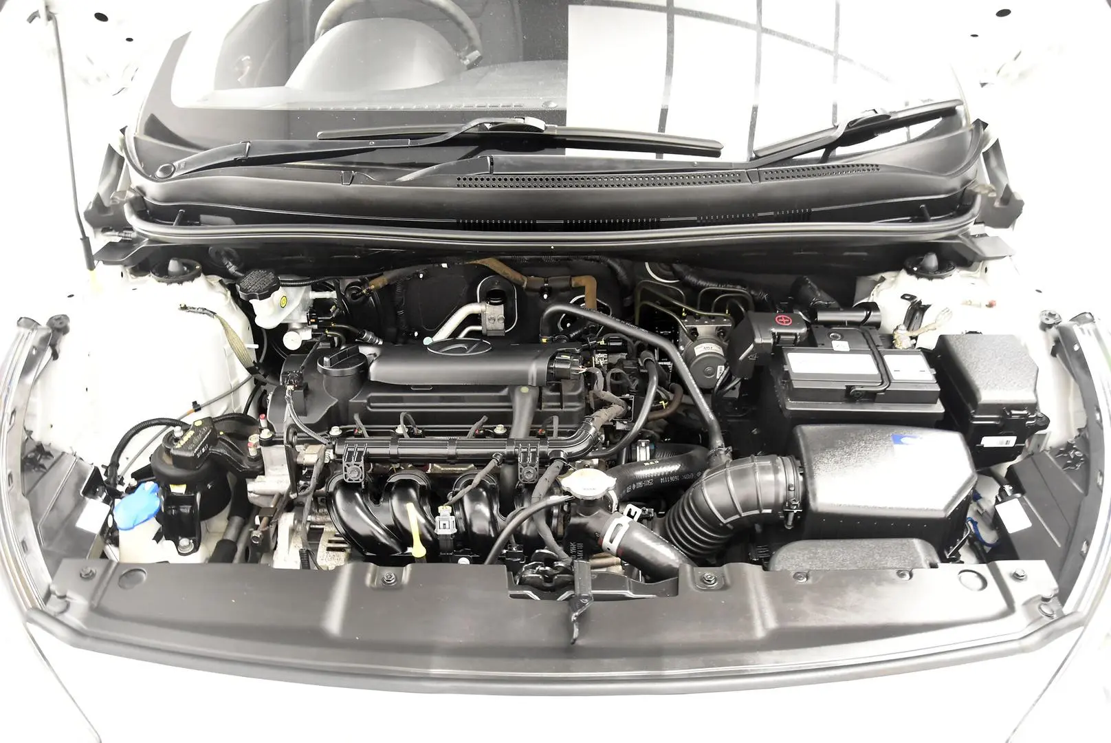 2016 Hyundai Accent Gallery Image 20