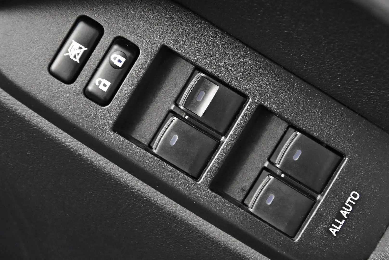 2023 Toyota Landcruiser Prado Gallery Image 8