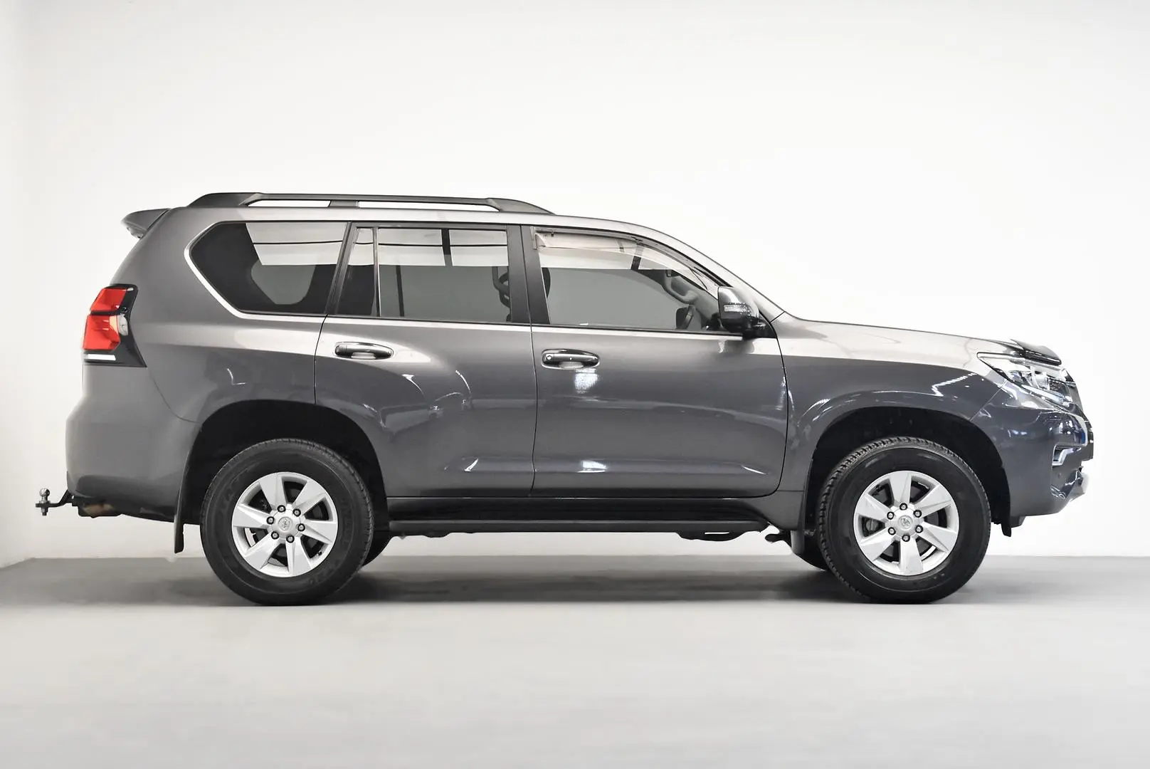 2023 Toyota Landcruiser Prado Gallery Image 3