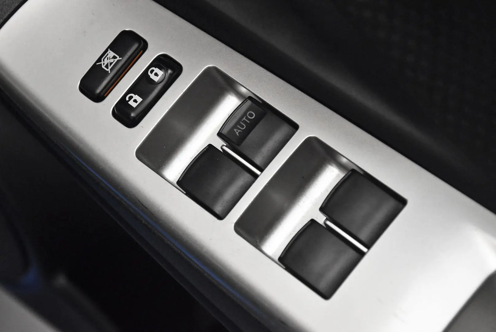 2015 Toyota Yaris Gallery Image 9