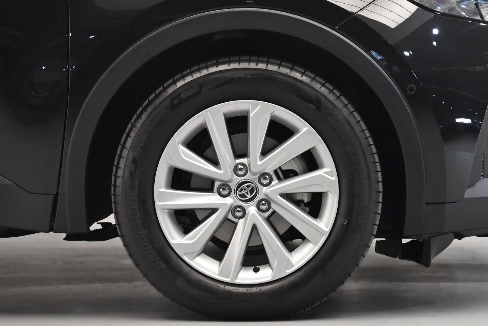 2025 Toyota C-HR Gallery Image 22