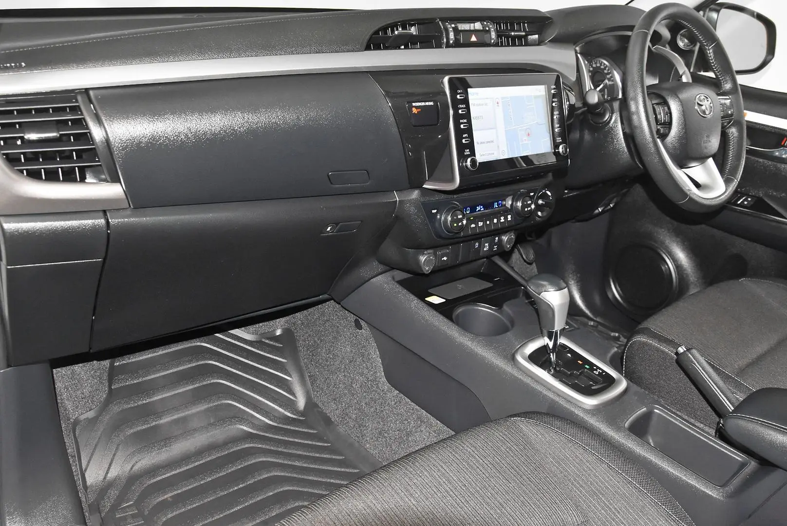 2025 Toyota Hilux Gallery Image 17