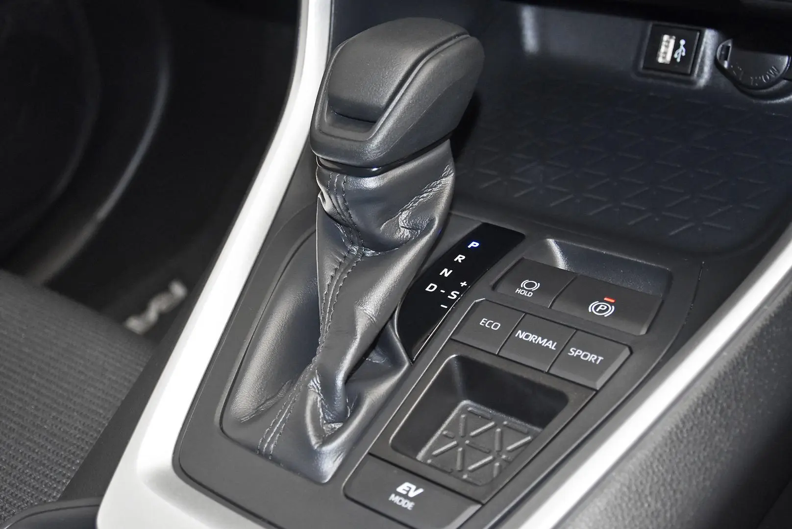 2024 Toyota RAV4 Gallery Image 14