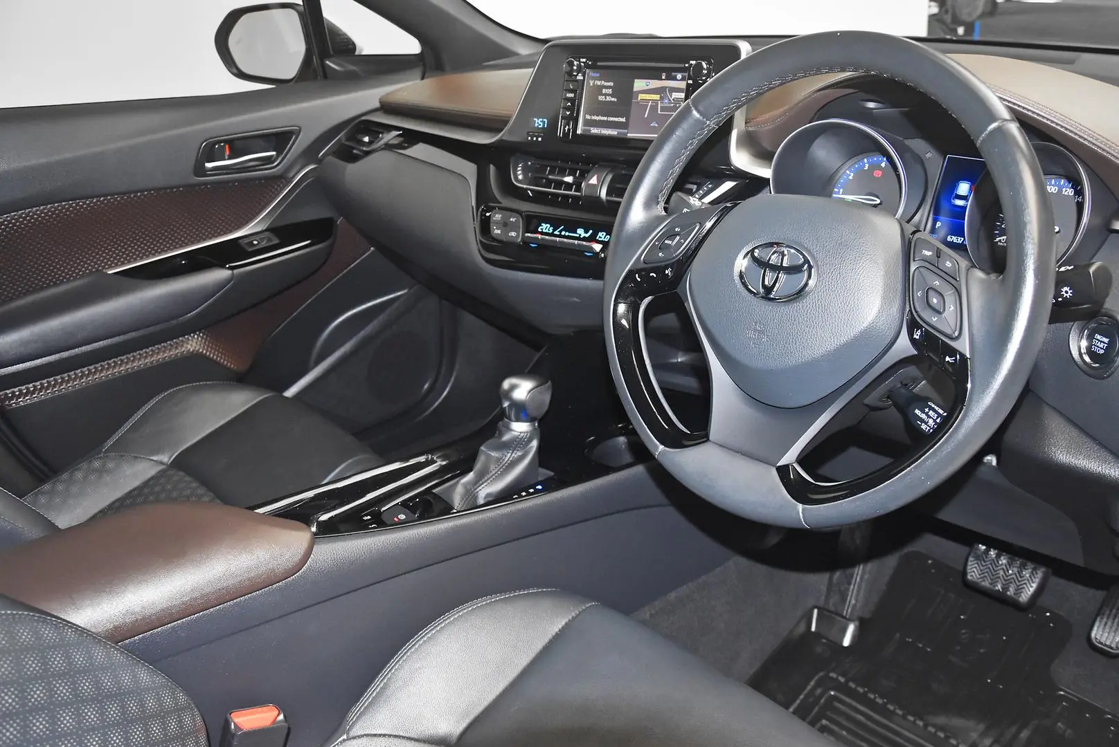 2018 Toyota C-HR Gallery Image 9