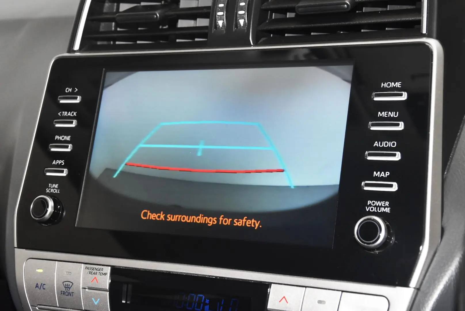 2022 Toyota Landcruiser Prado Gallery Image 11