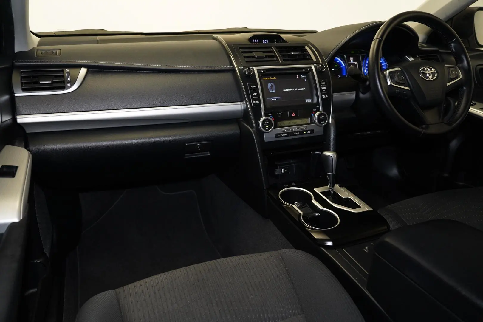2017 Toyota Camry Gallery Image 9
